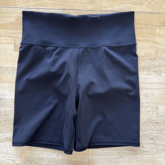 Vuori Women's Ribbed Studio And Pocket Biker Shorts Lot Of 3 Large VW376 VW390 - Picture 2 of 12